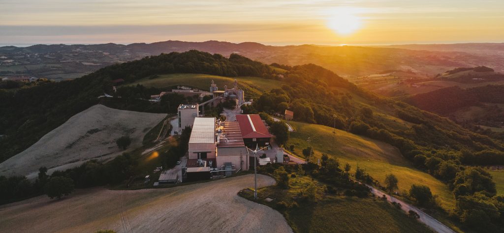 immagine dal drone degli stabilimenti